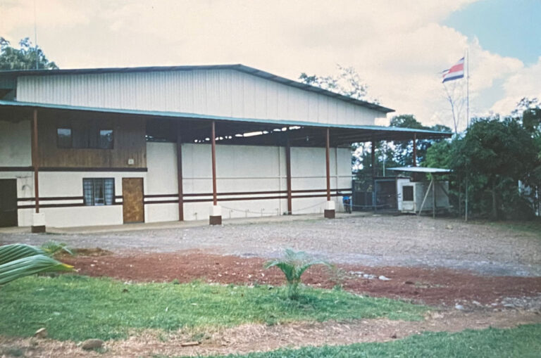 En 1993 nos trasladamos a Aguas Zarcas de San Carlos, donde hoy en día continúa siendo nuestro centro de operaciones.